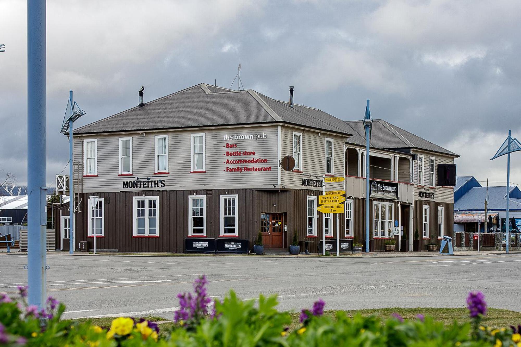 The Brown Pub 2*